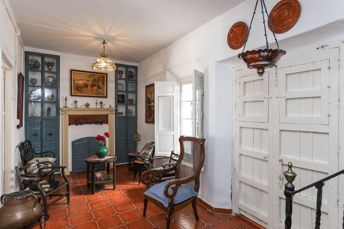 5 Bed Townhouse for sale in Tolox Costa Del Sol, Málaga, Spain
