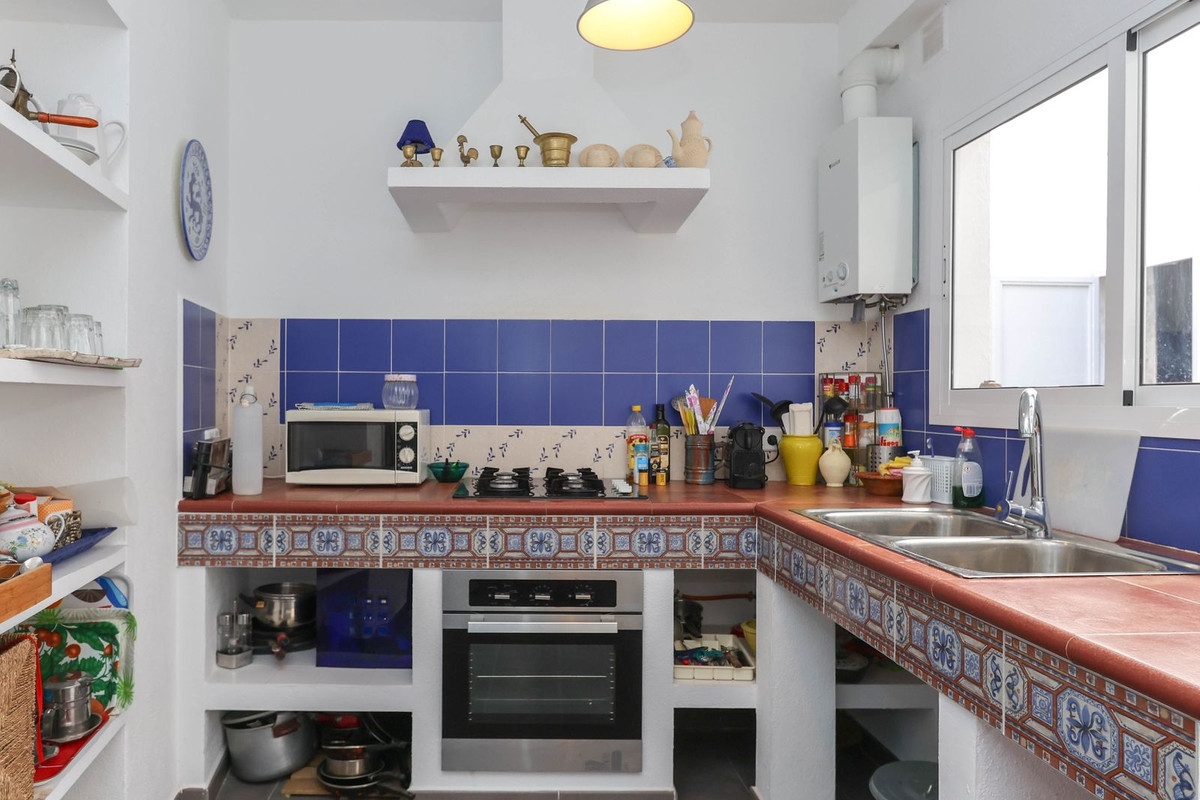 5 Bed Townhouse for sale in Tolox Costa Del Sol, Málaga, Spain