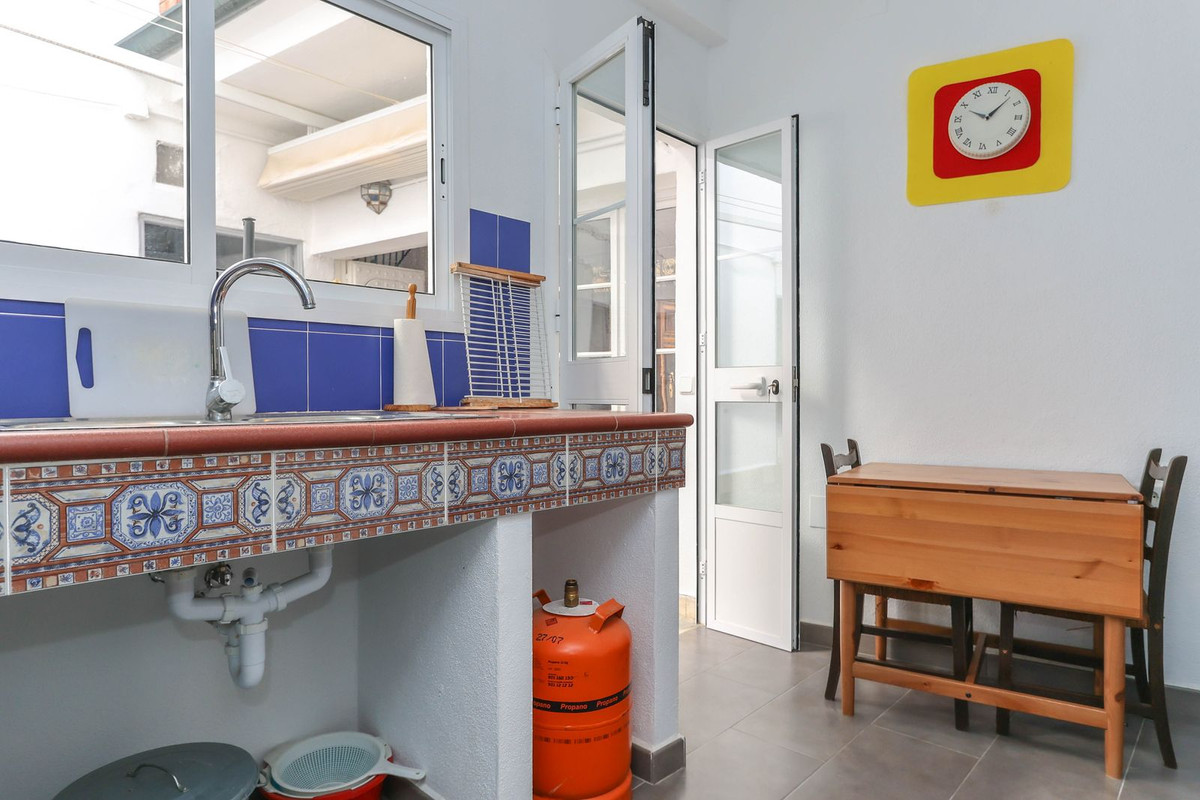 5 Bed Townhouse for sale in Tolox Costa Del Sol, Málaga, Spain