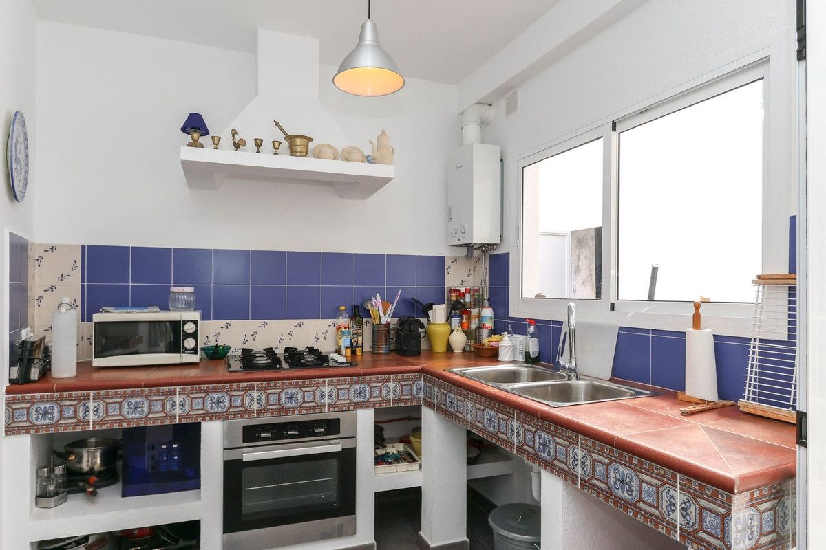 5 Bed Townhouse for sale in Tolox Costa Del Sol, Málaga, Spain
