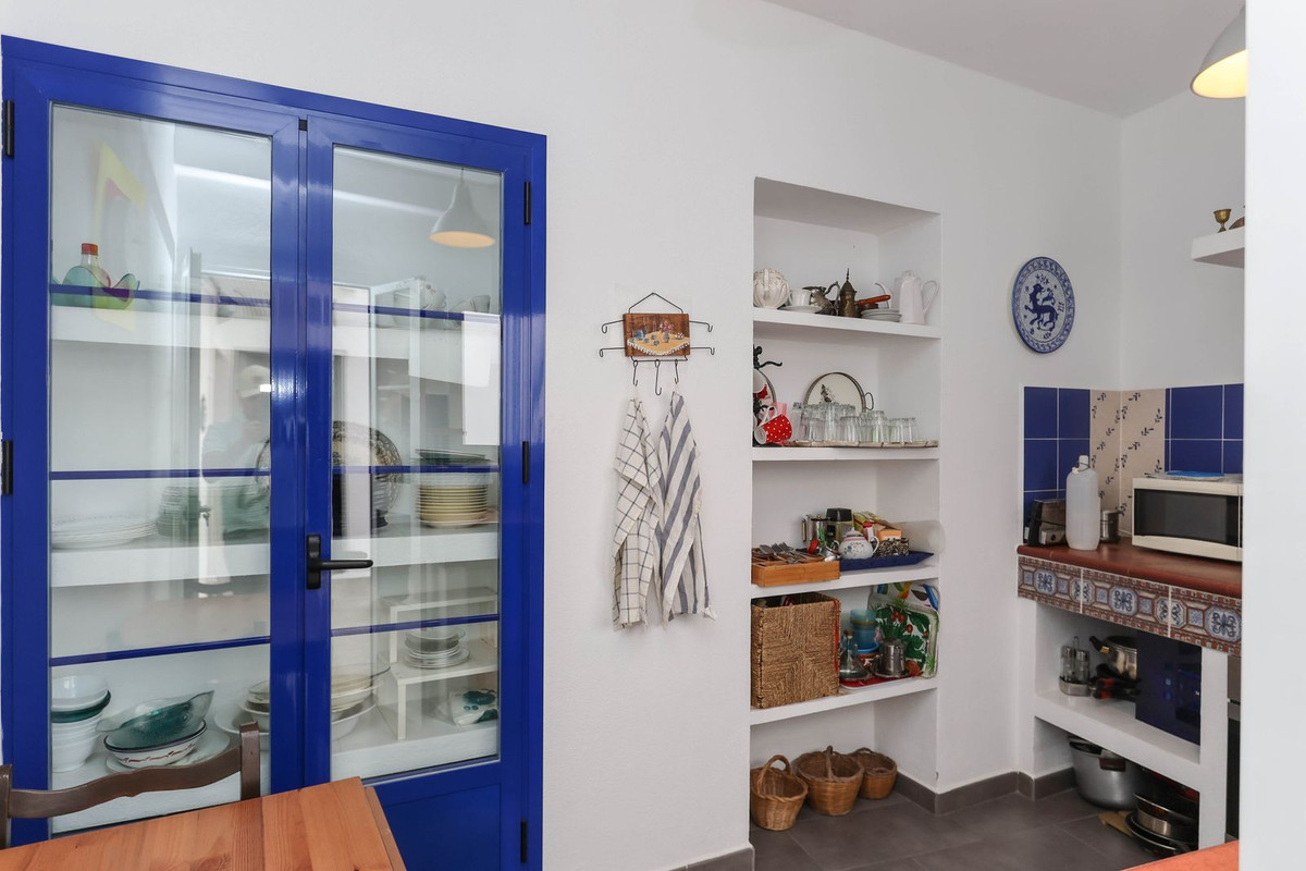 5 Bed Townhouse for sale in Tolox Costa Del Sol, Málaga, Spain
