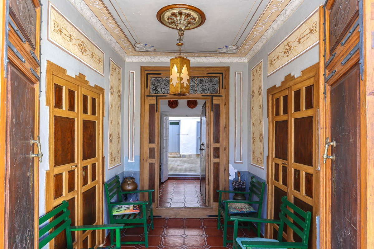 5 Bed Townhouse for sale in Tolox Costa Del Sol, Málaga, Spain