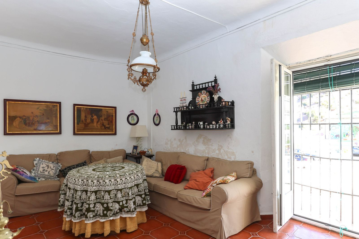 5 Bed Townhouse for sale in Tolox Costa Del Sol, Málaga, Spain