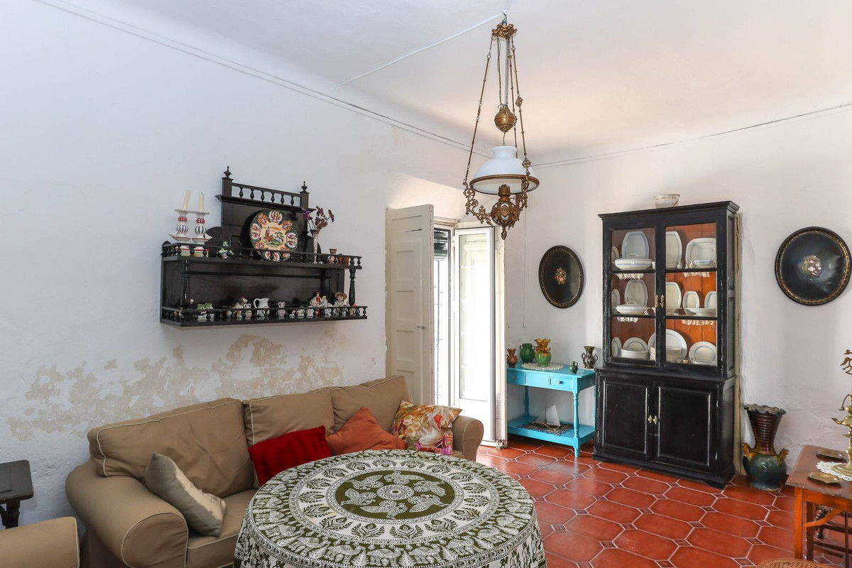 5 Bed Townhouse for sale in Tolox Costa Del Sol, Málaga, Spain