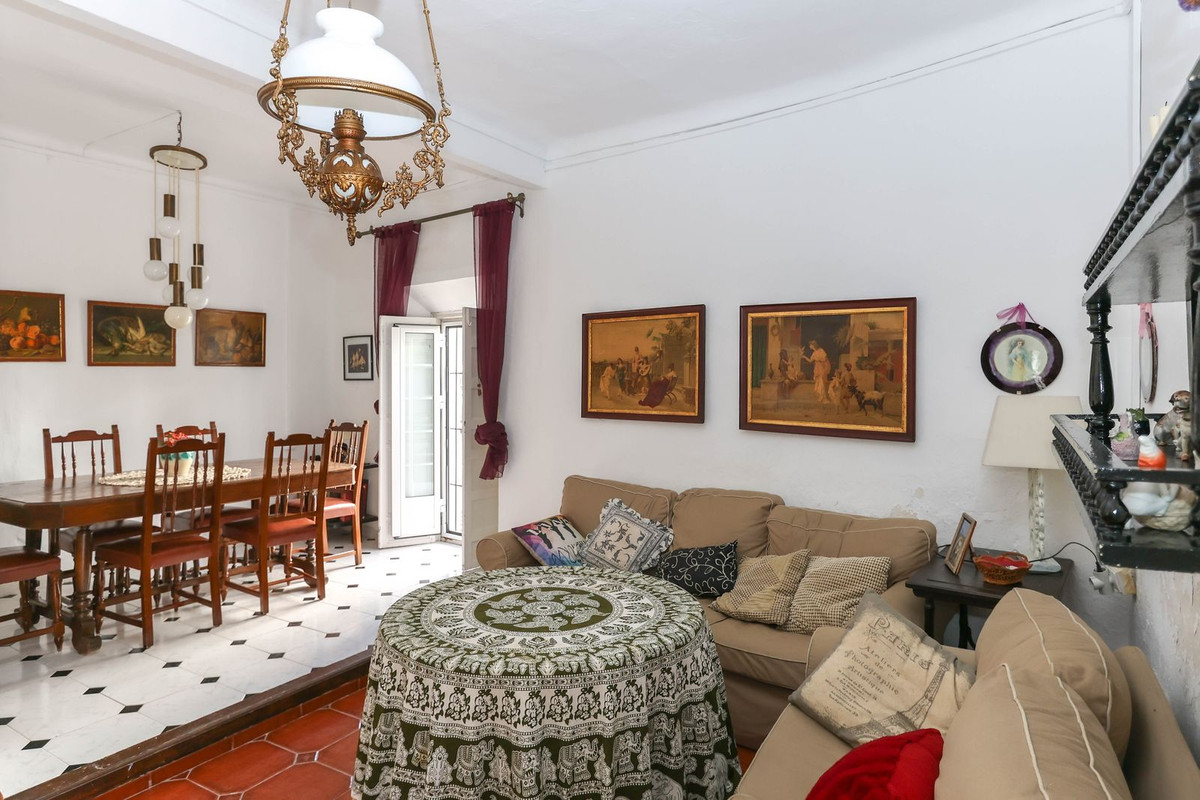 5 Bed Townhouse for sale in Tolox Costa Del Sol, Málaga, Spain