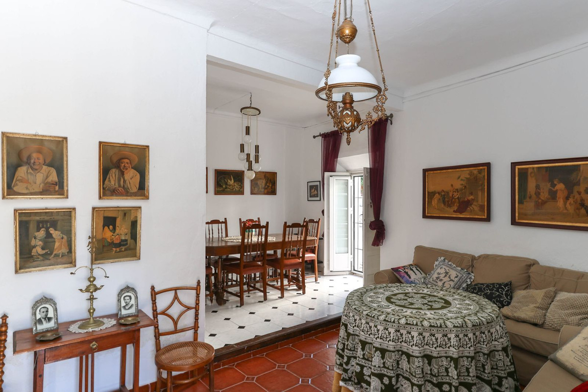 5 Bed Townhouse for sale in Tolox Costa Del Sol, Málaga, Spain