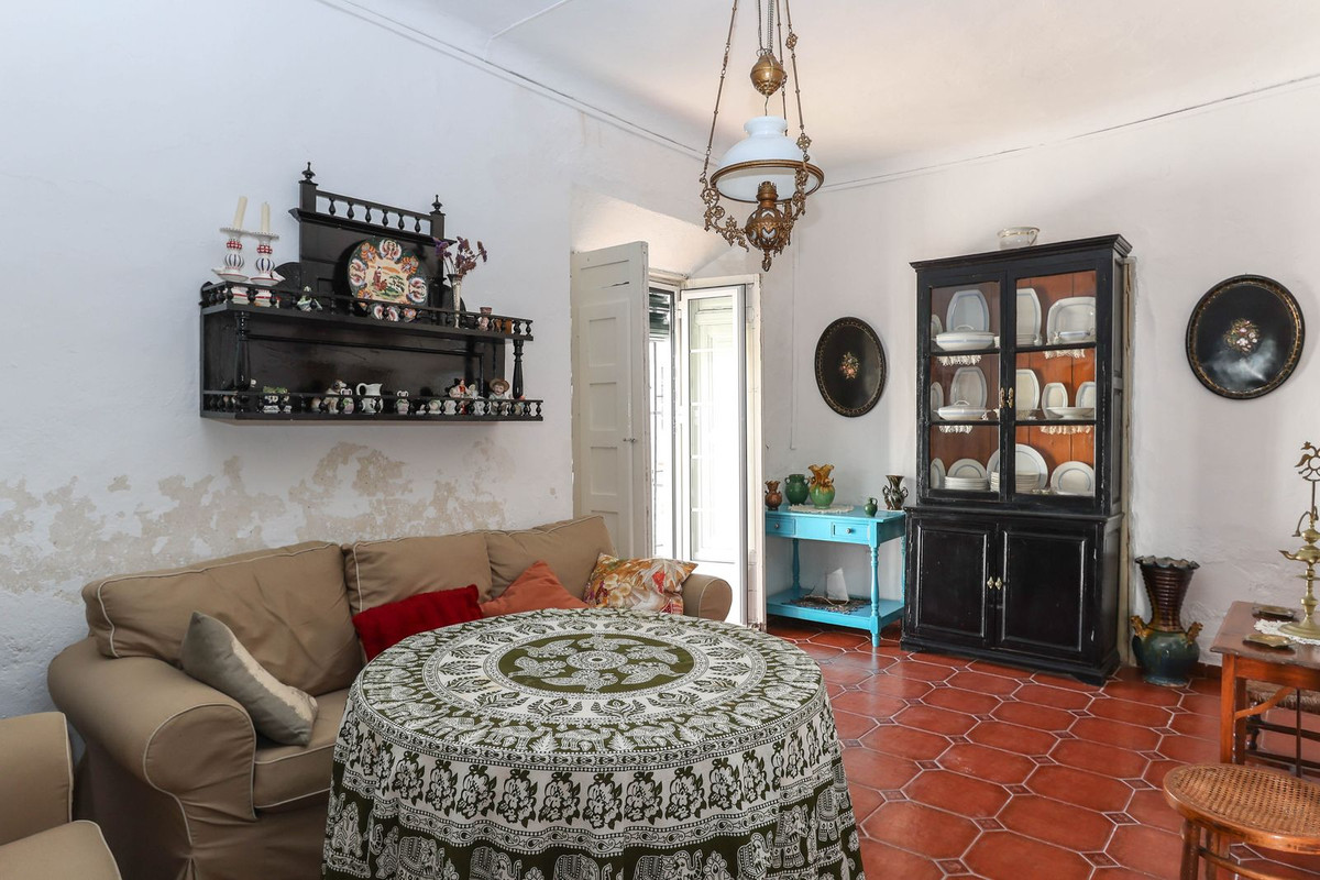 5 Bed Townhouse for sale in Tolox Costa Del Sol, Málaga, Spain