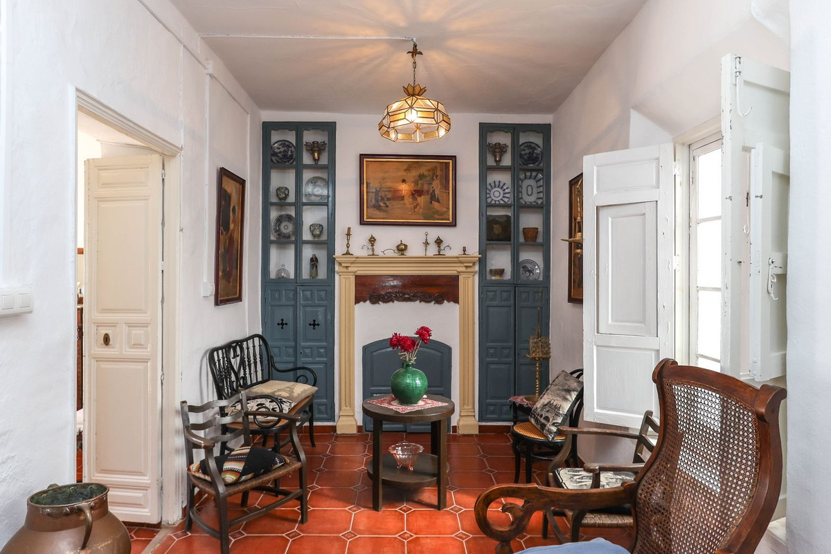 5 Bed Townhouse for sale in Tolox Costa Del Sol, Málaga, Spain