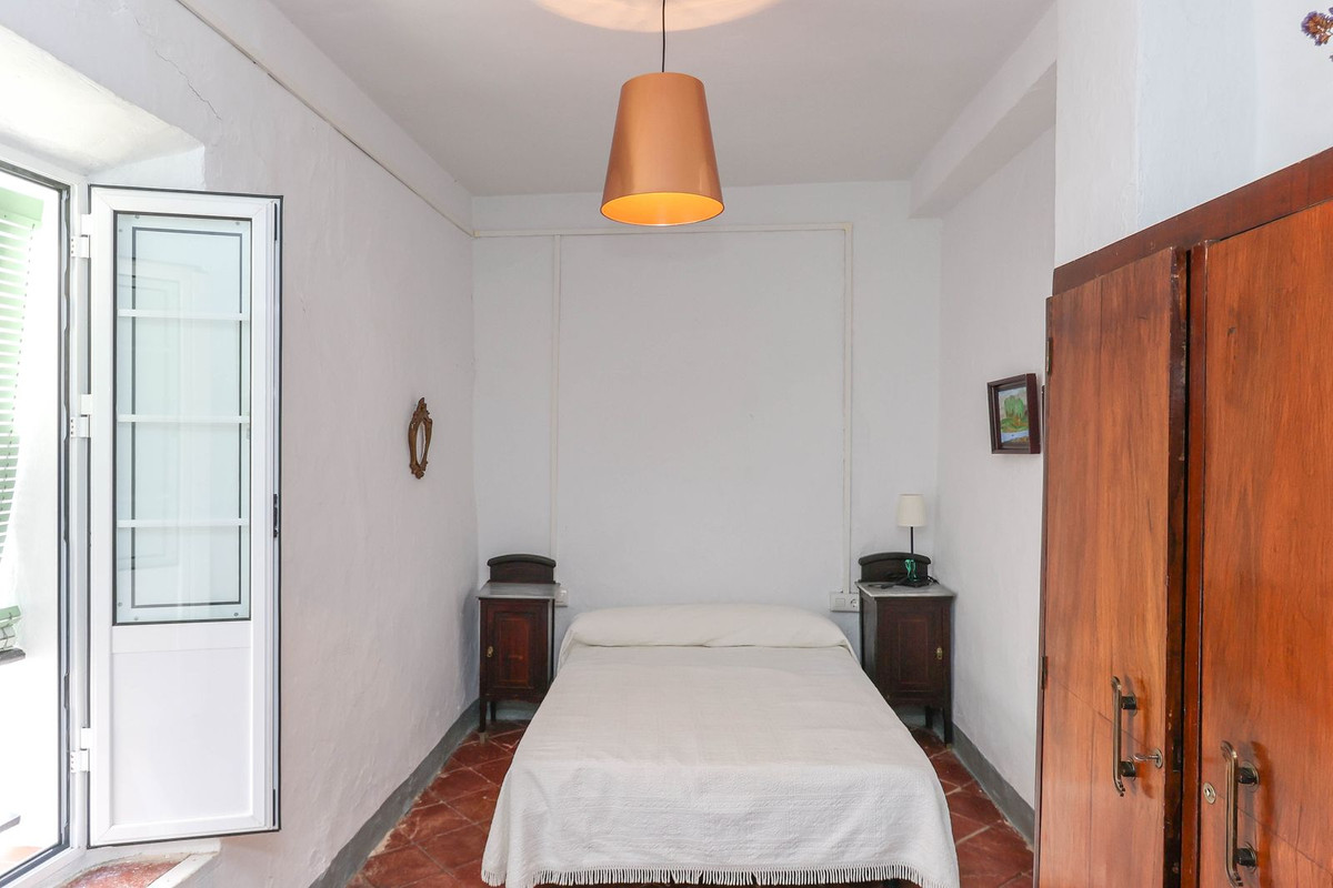 5 Bed Townhouse for sale in Tolox Costa Del Sol, Málaga, Spain