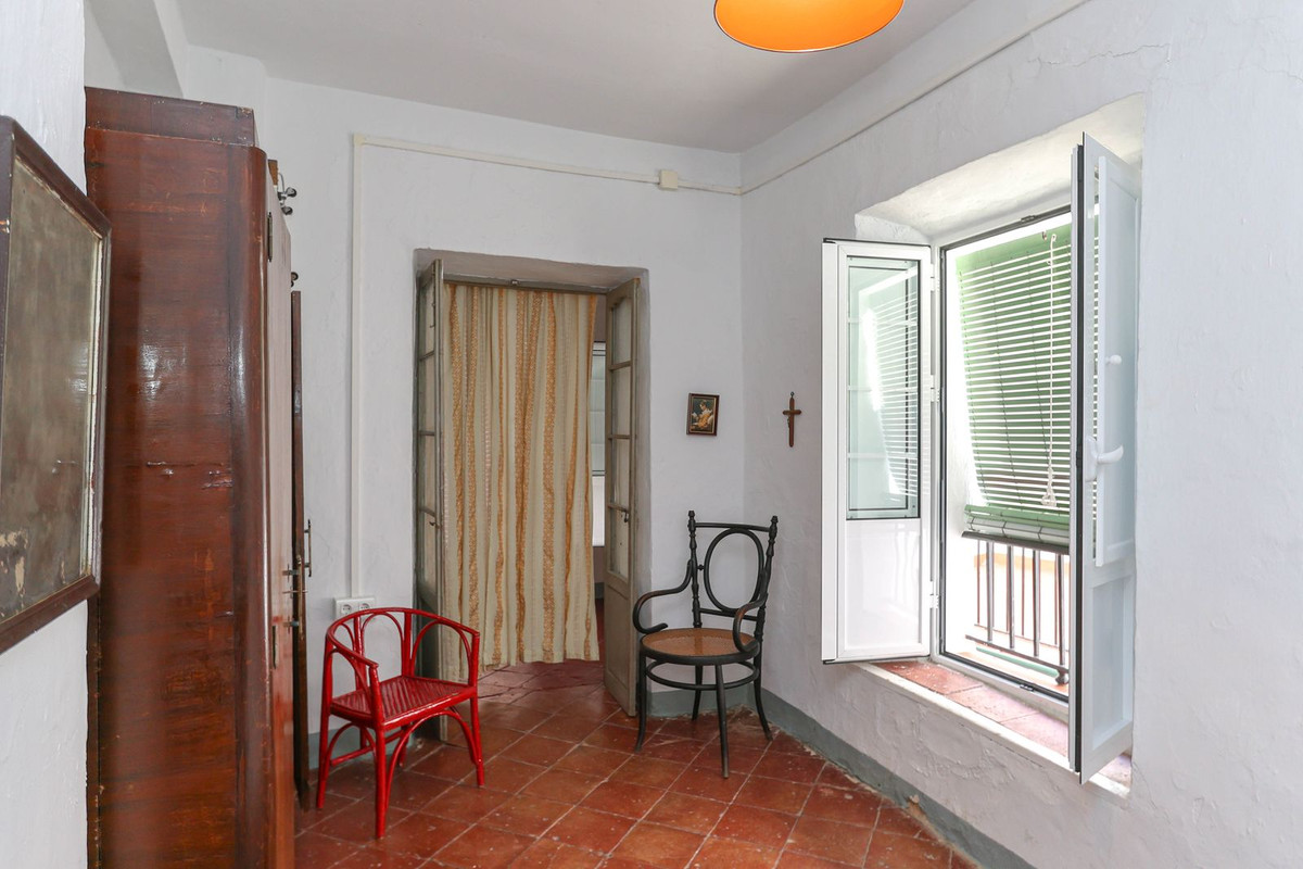 5 Bed Townhouse for sale in Tolox Costa Del Sol, Málaga, Spain