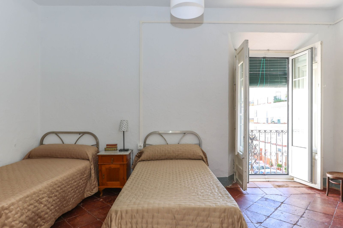 5 Bed Townhouse for sale in Tolox Costa Del Sol, Málaga, Spain
