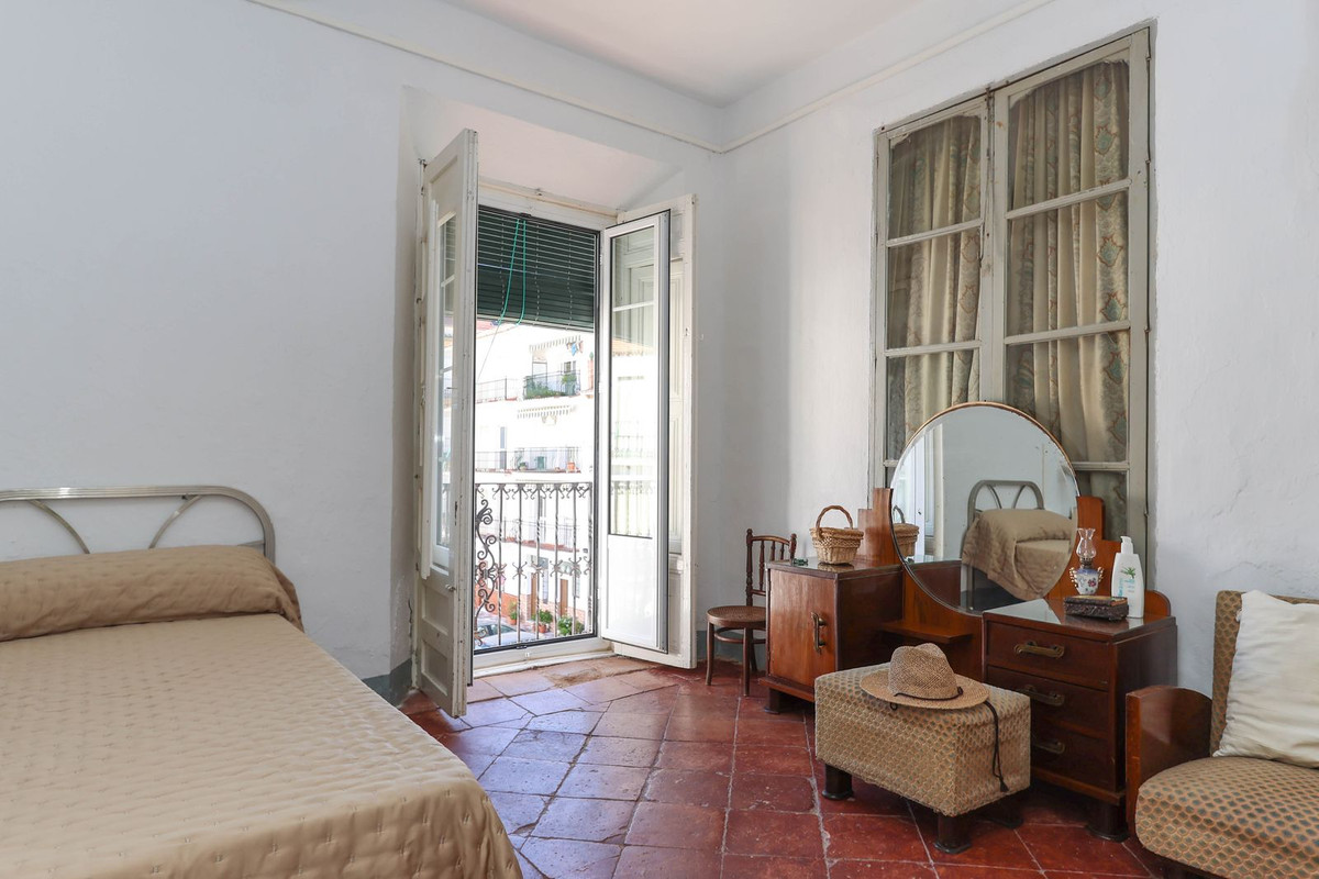 5 Bed Townhouse for sale in Tolox Costa Del Sol, Málaga, Spain