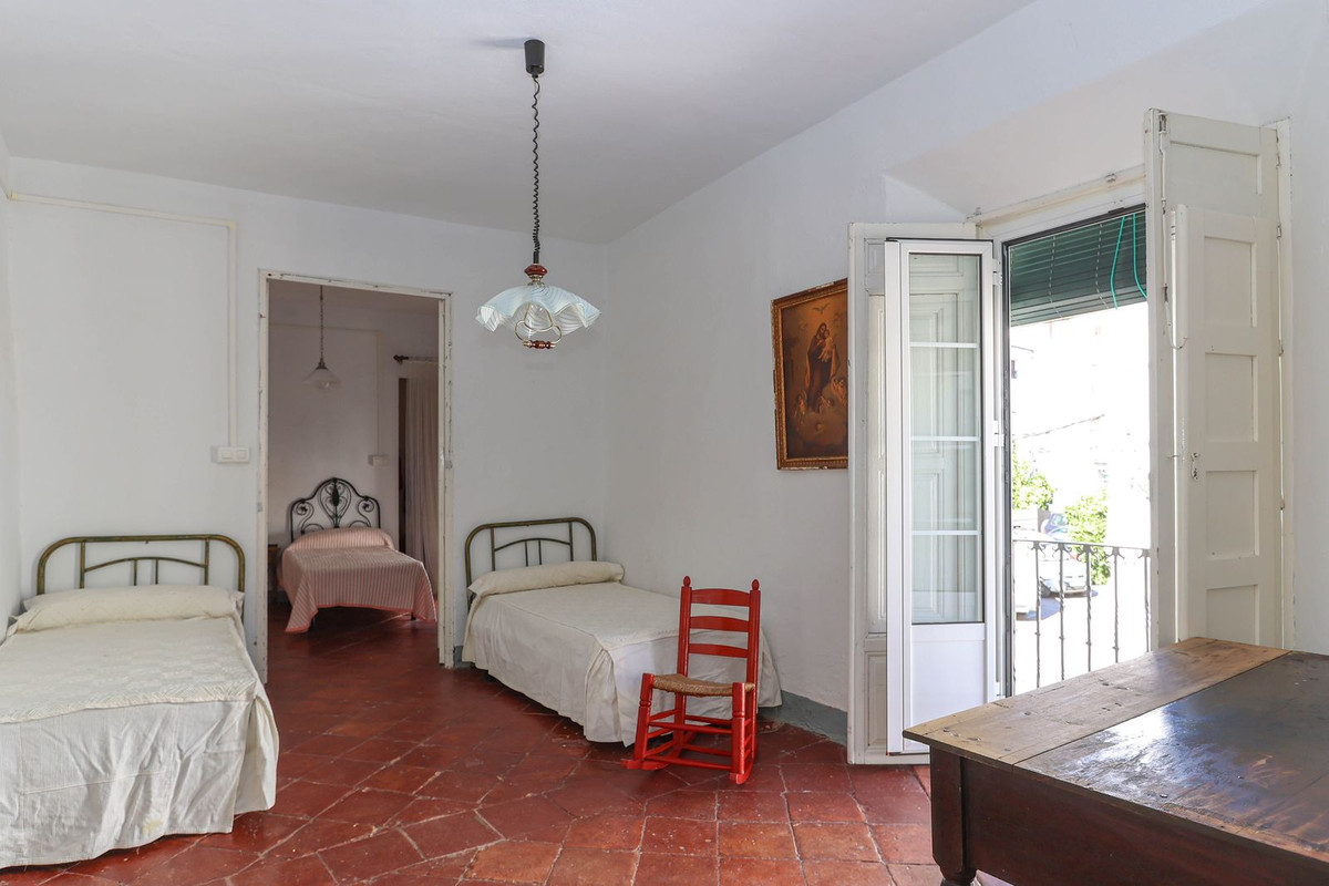 5 Bed Townhouse for sale in Tolox Costa Del Sol, Málaga, Spain