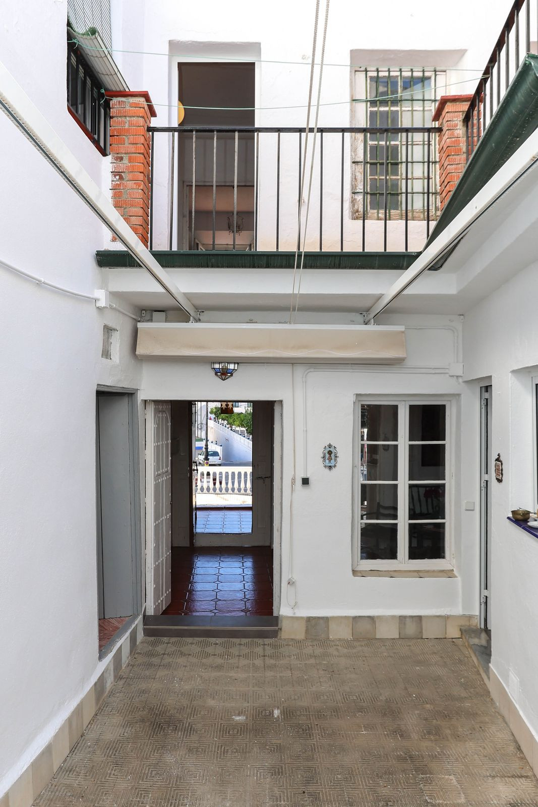 5 Bed Townhouse for sale in Tolox Costa Del Sol, Málaga, Spain