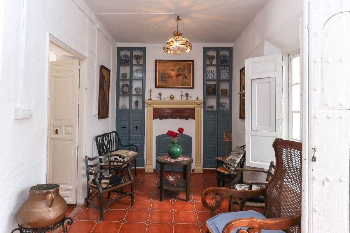 5 Bed Townhouse for sale in Tolox Costa Del Sol, Málaga, Spain