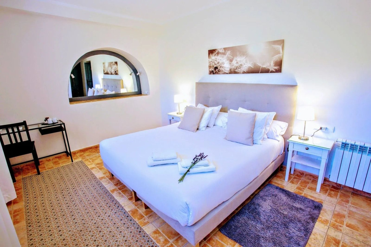 15 Bed Commercial unit for sale in Ronda Costa Del Sol, Málaga, Spain