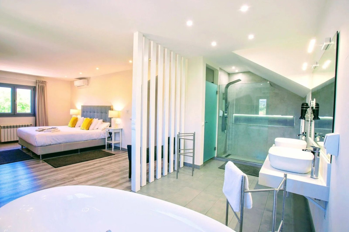15 Bed Commercial unit for sale in Ronda Costa Del Sol, Málaga, Spain