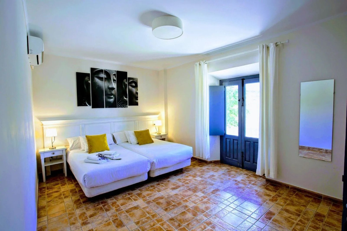 15 Bed Commercial unit for sale in Ronda Costa Del Sol, Málaga, Spain