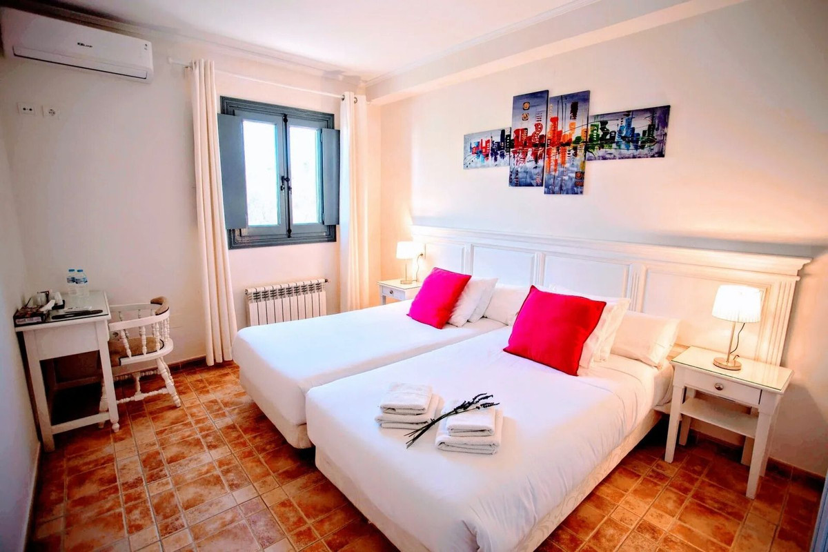 15 Bed Commercial unit for sale in Ronda Costa Del Sol, Málaga, Spain