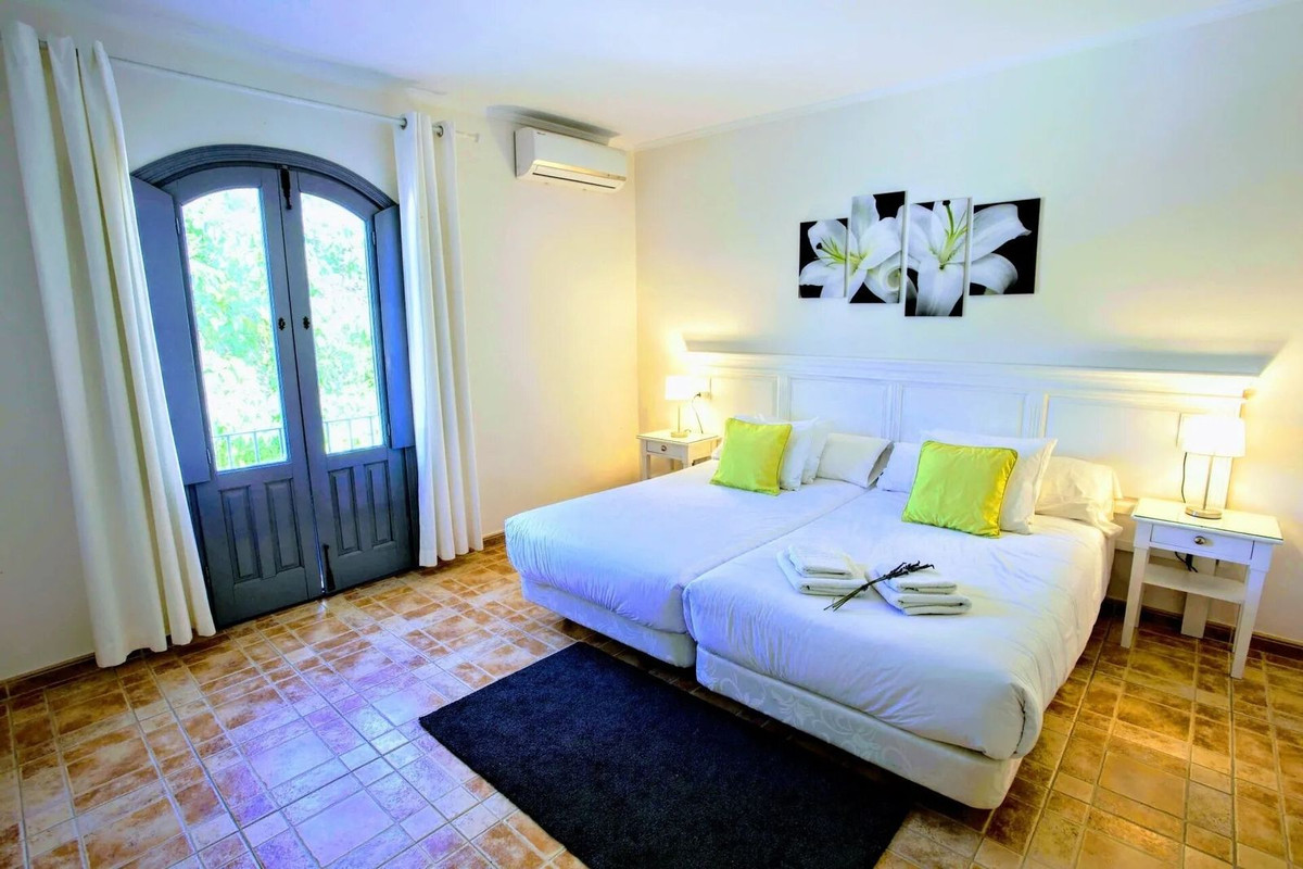 15 Bed Commercial unit for sale in Ronda Costa Del Sol, Málaga, Spain