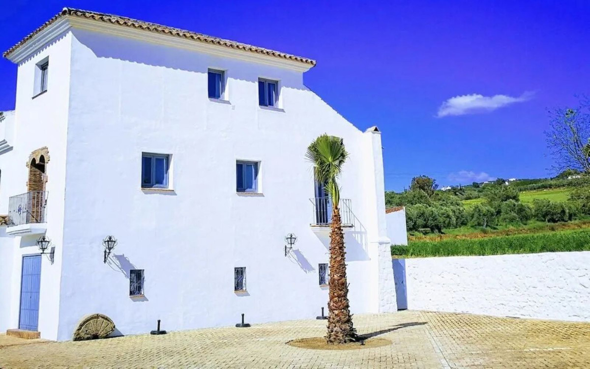 15 Bed Commercial unit for sale in Ronda Costa Del Sol, Málaga, Spain