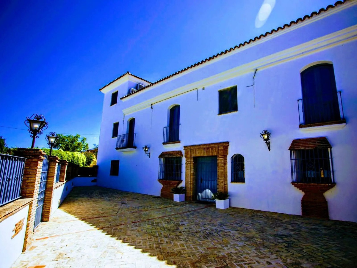 15 Bed Commercial unit for sale in Ronda Costa Del Sol, Málaga, Spain