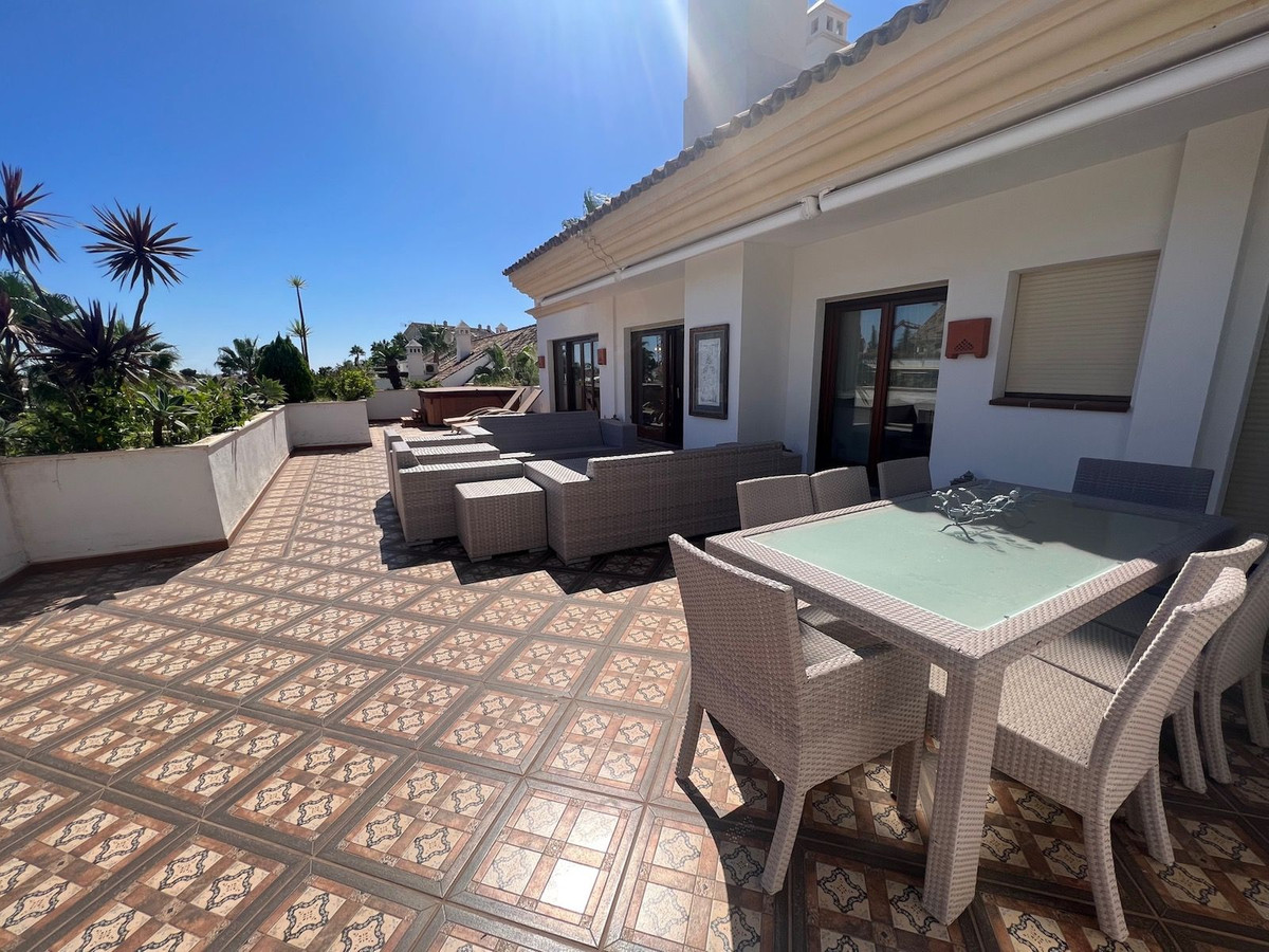 4 Bed Apartment for sale in The Golden Mile Costa Del Sol, Málaga, Spain