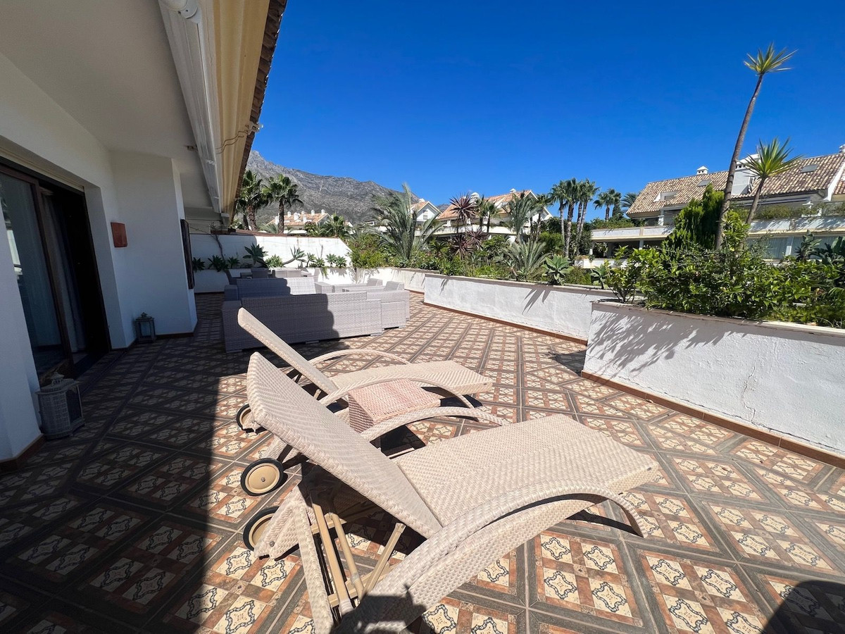 4 Bed Apartment for sale in The Golden Mile Costa Del Sol, Málaga, Spain