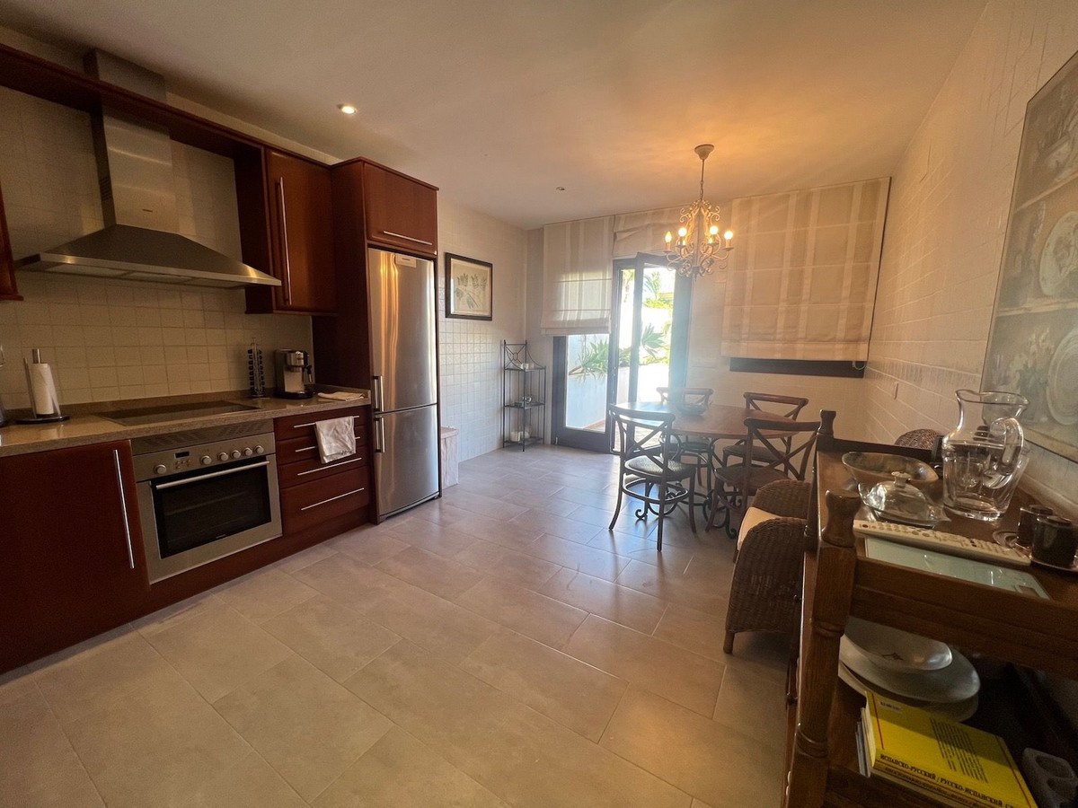 4 Bed Apartment for sale in The Golden Mile Costa Del Sol, Málaga, Spain
