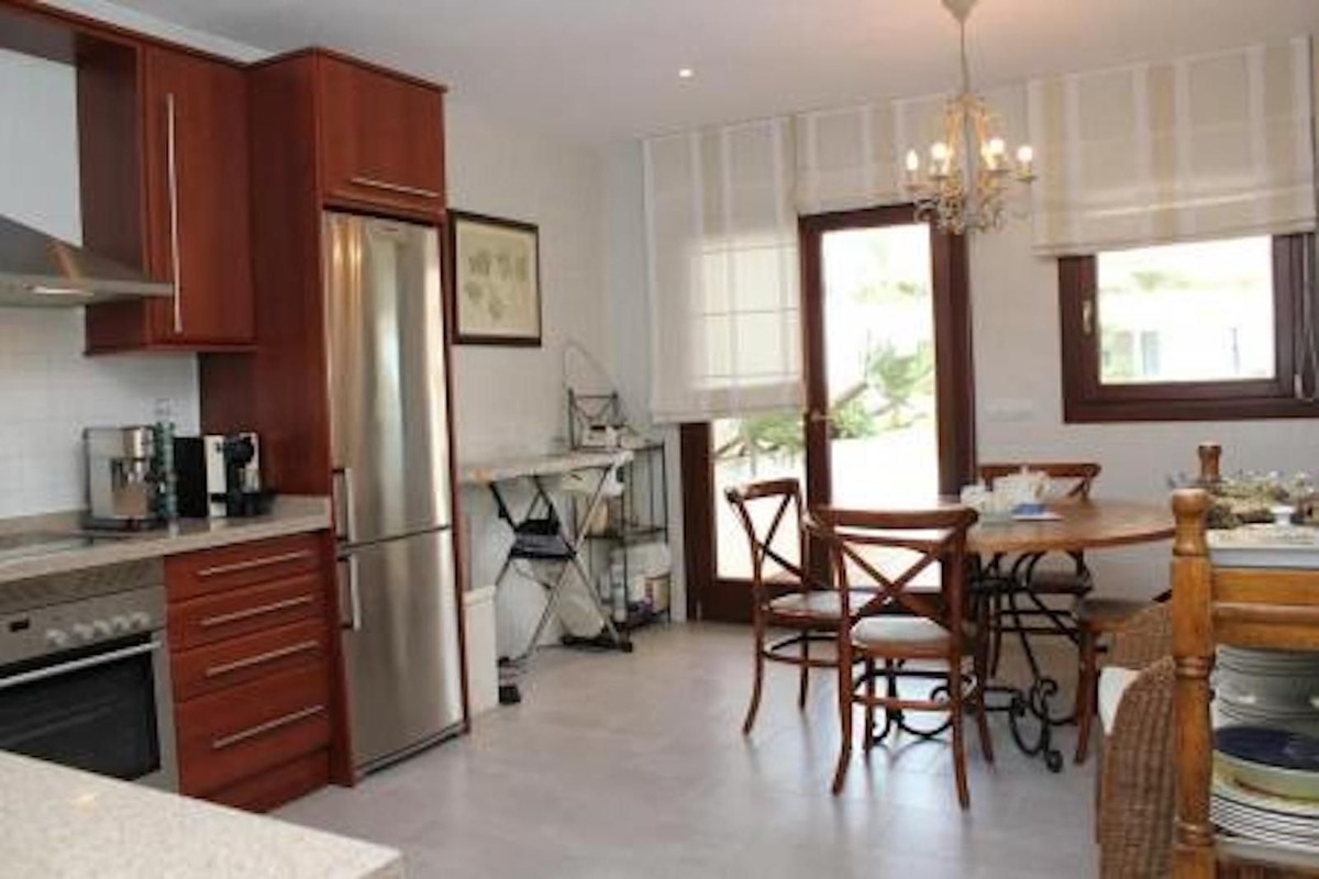 4 Bed Apartment for sale in The Golden Mile Costa Del Sol, Málaga, Spain