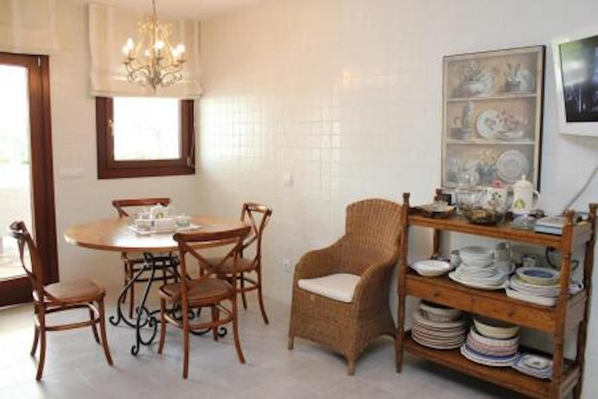 4 Bed Apartment for sale in The Golden Mile Costa Del Sol, Málaga, Spain