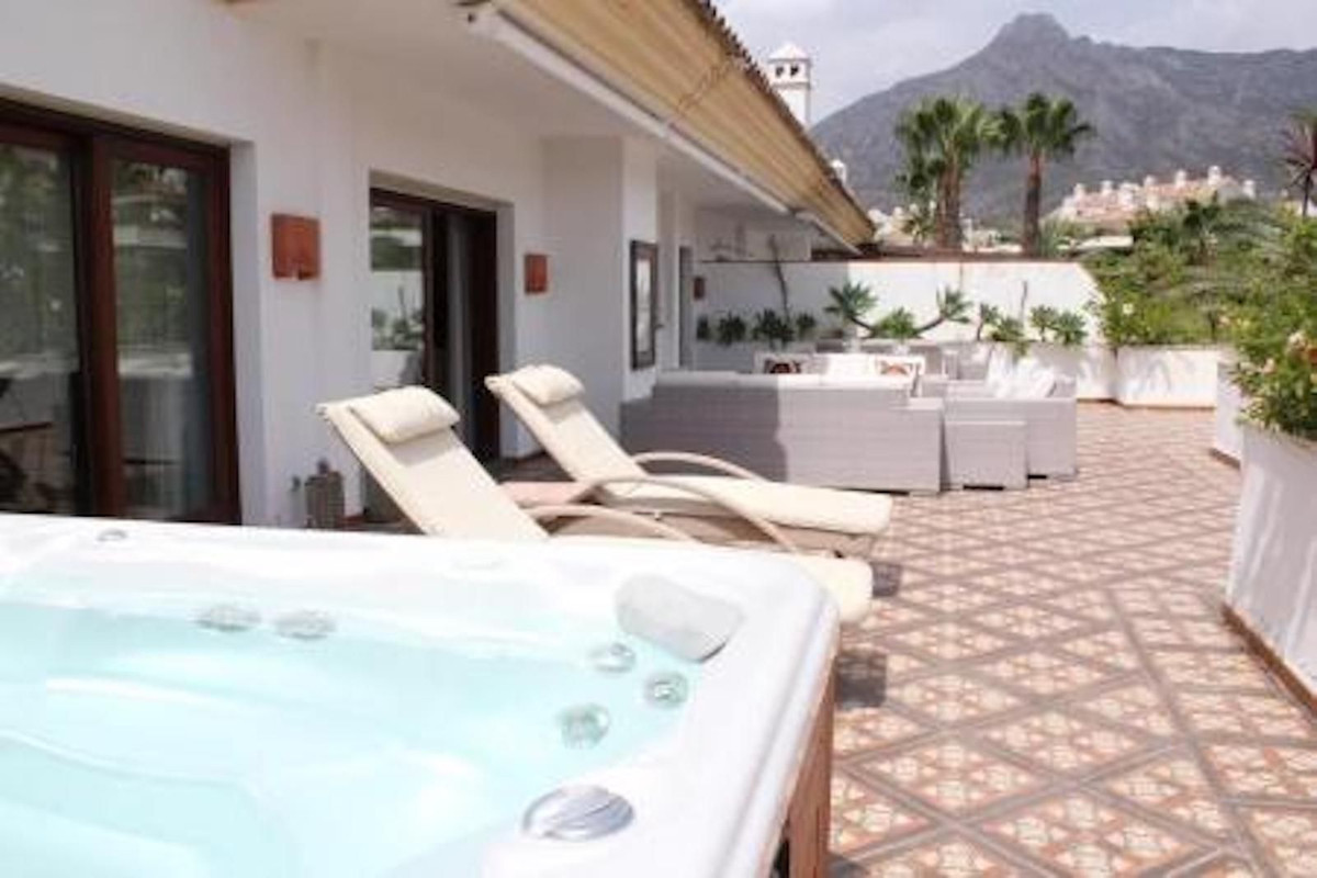 4 Bed Apartment for sale in The Golden Mile Costa Del Sol, Málaga, Spain
