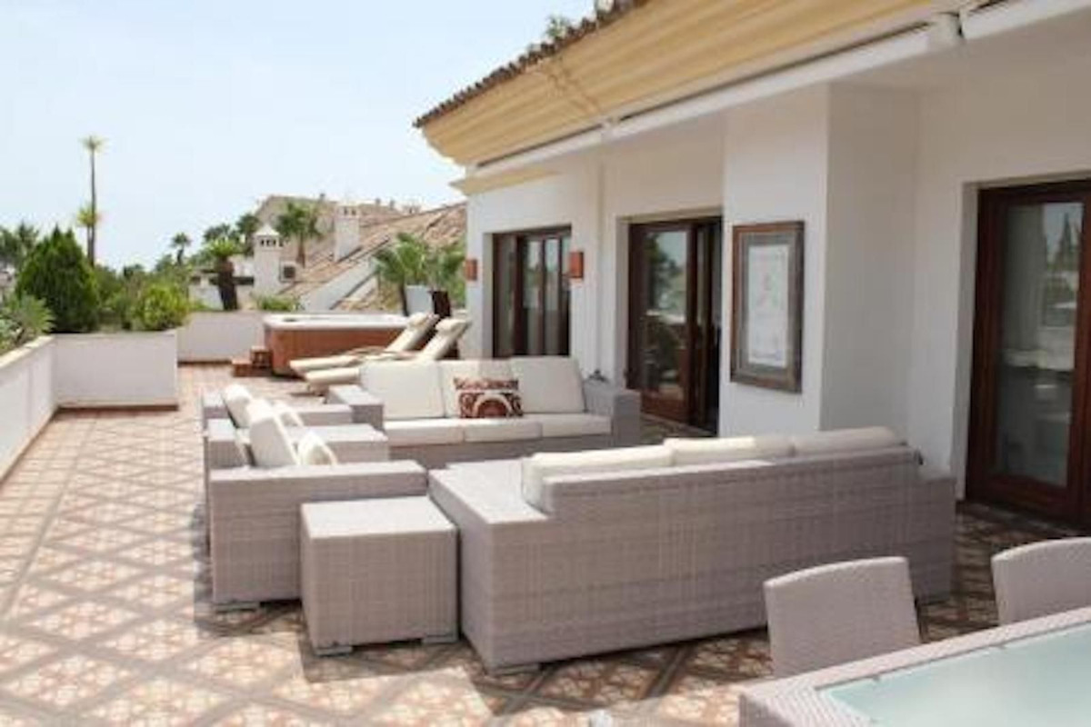 4 Bed Apartment for sale in The Golden Mile Costa Del Sol, Málaga, Spain