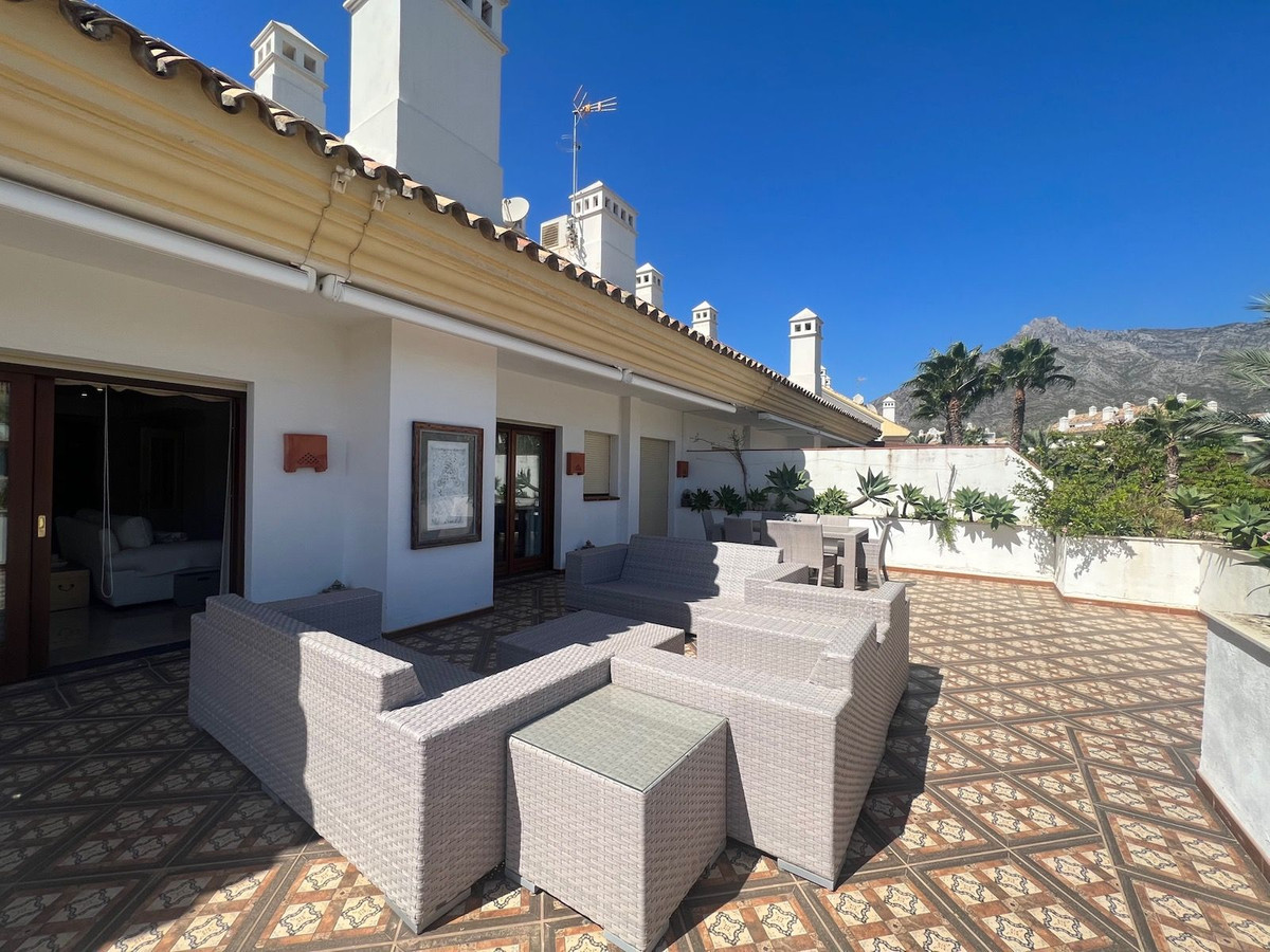 4 Bed Apartment for sale in The Golden Mile Costa Del Sol, Málaga, Spain