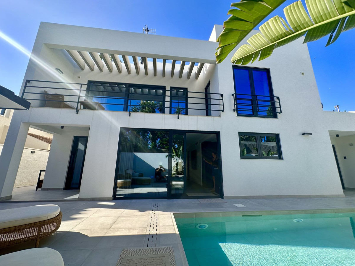 4 Bed Townhouse for sale in Puerto Banús Costa Del Sol, Málaga, Spain