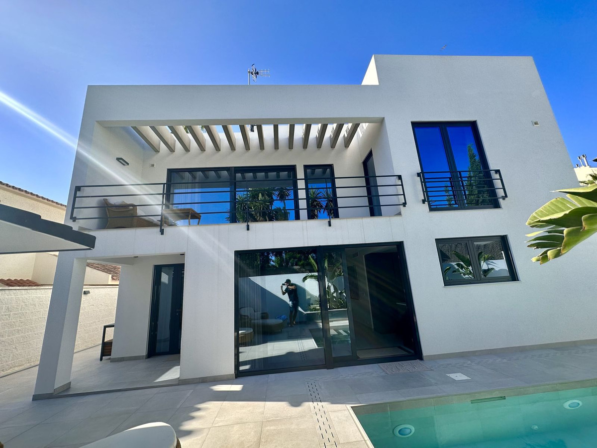 4 Bed Townhouse for sale in Puerto Banús Costa Del Sol, Málaga, Spain