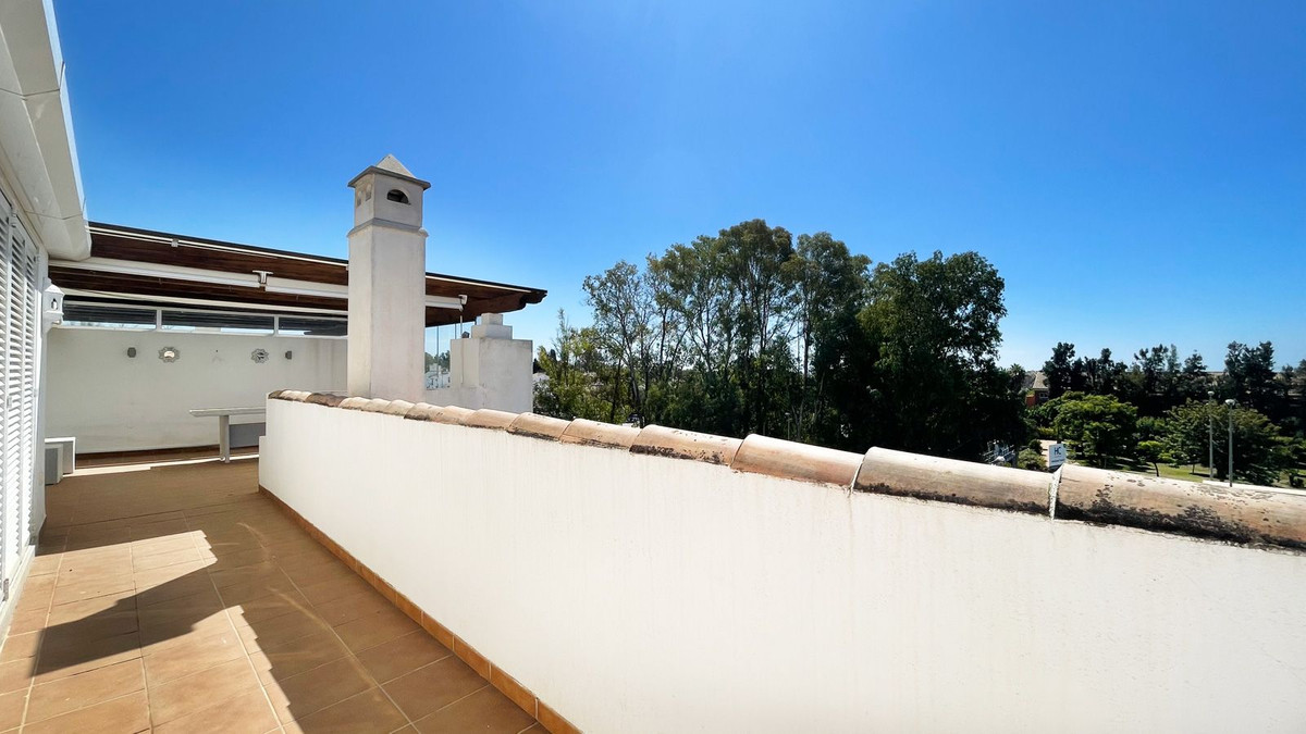 4 Bed Apartment for sale in Nueva Andalucía Costa Del Sol, Málaga, Spain
