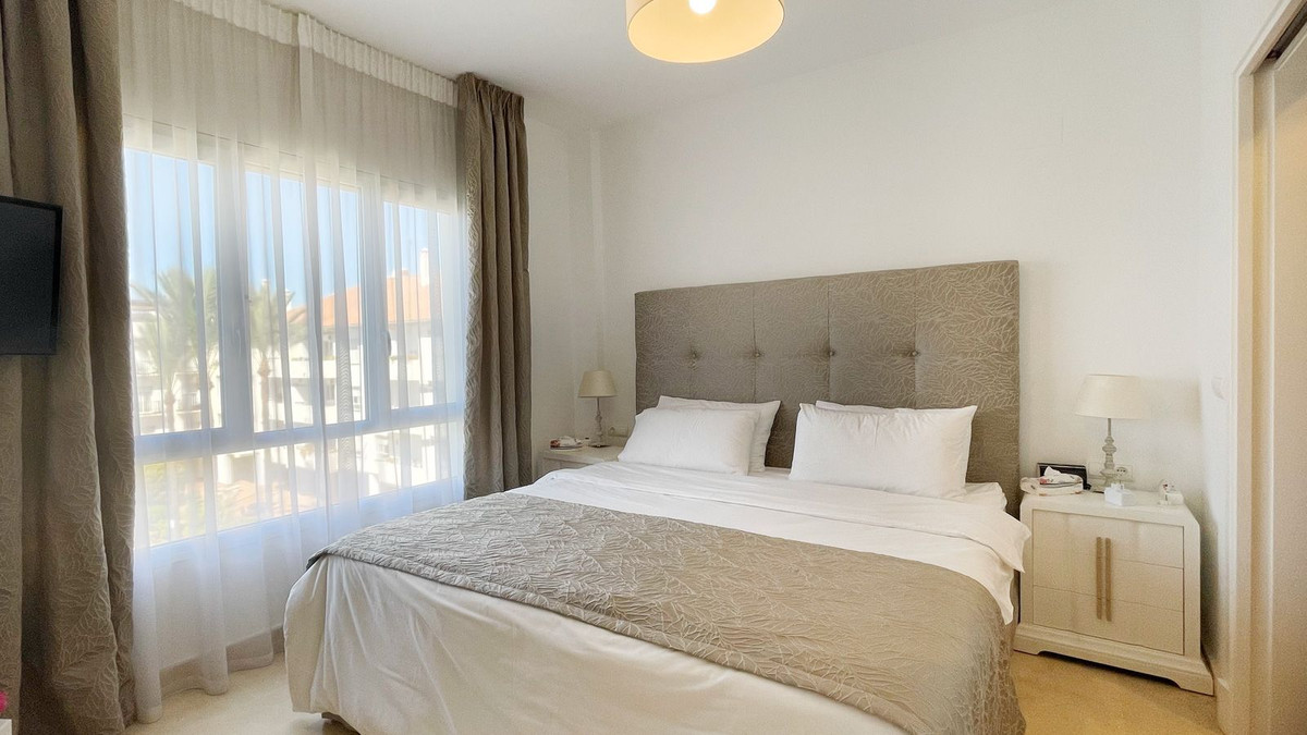 4 Bed Apartment for sale in Nueva Andalucía Costa Del Sol, Málaga, Spain