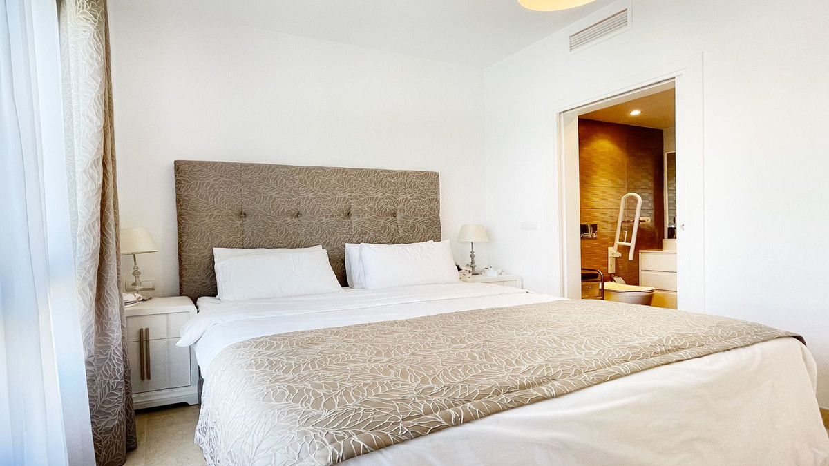 4 Bed Apartment for sale in Nueva Andalucía Costa Del Sol, Málaga, Spain
