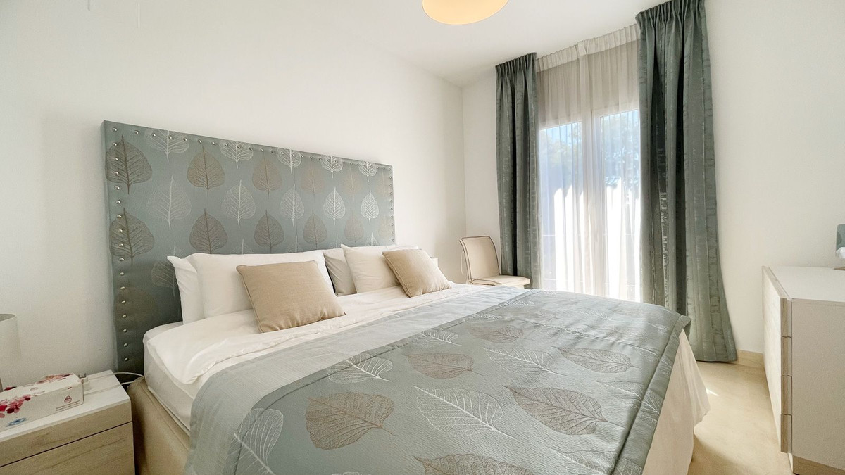 4 Bed Apartment for sale in Nueva Andalucía Costa Del Sol, Málaga, Spain