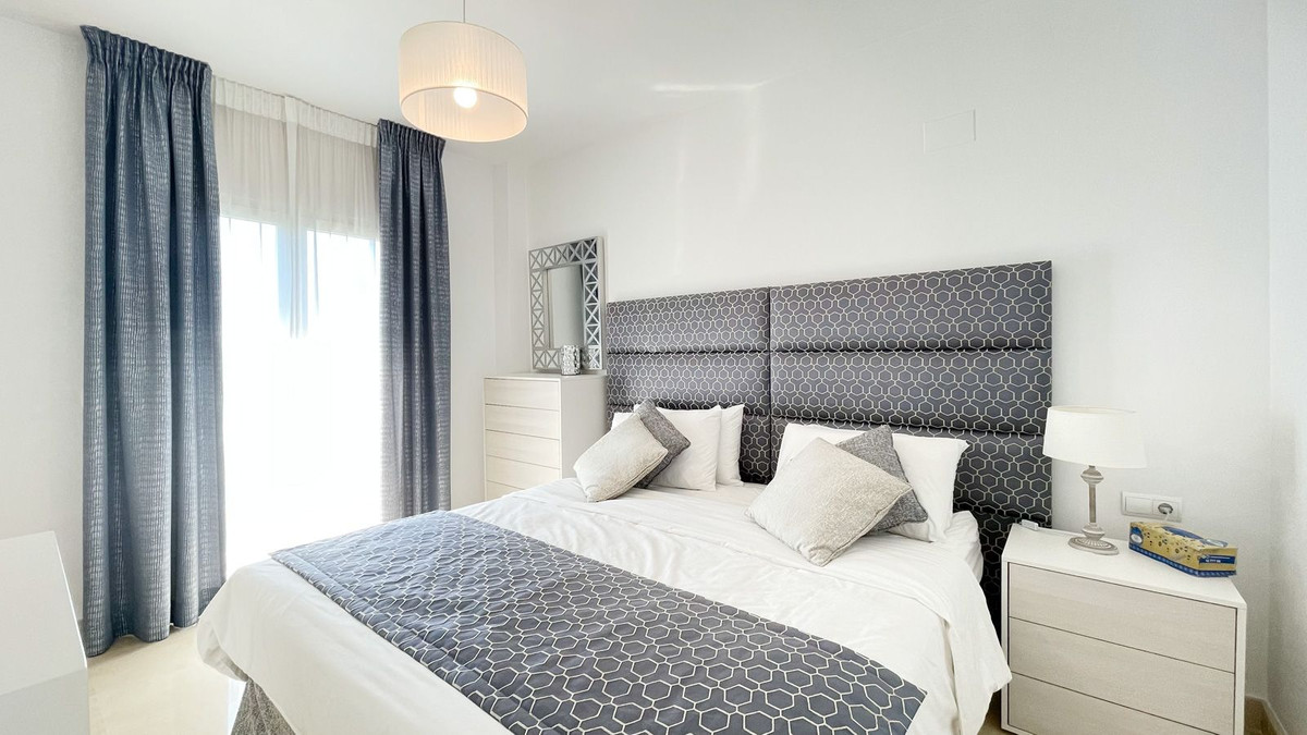 4 Bed Apartment for sale in Nueva Andalucía Costa Del Sol, Málaga, Spain