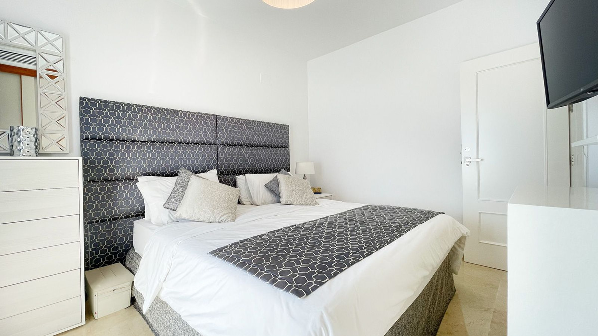 4 Bed Apartment for sale in Nueva Andalucía Costa Del Sol, Málaga, Spain