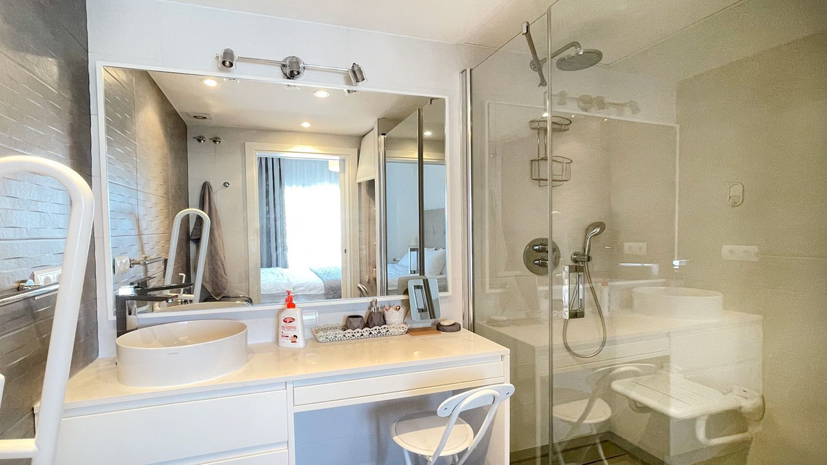 4 Bed Apartment for sale in Nueva Andalucía Costa Del Sol, Málaga, Spain