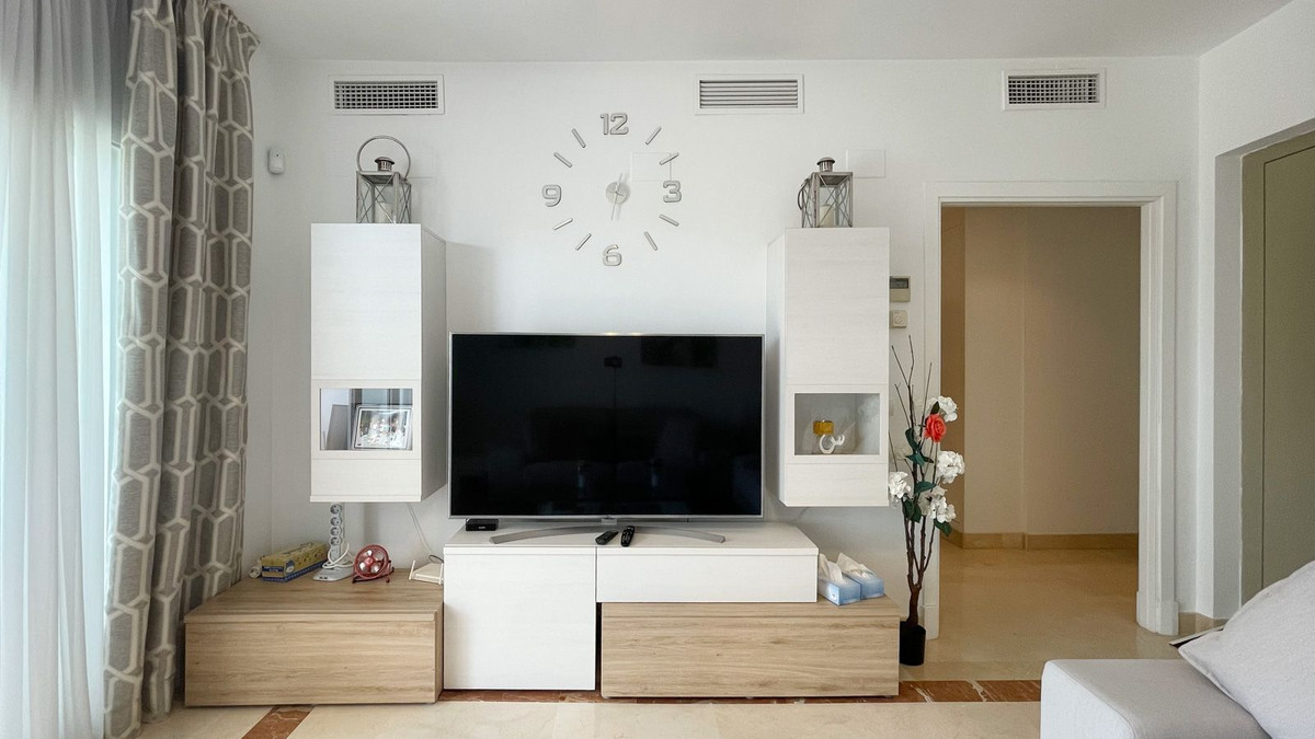 4 Bed Apartment for sale in Nueva Andalucía Costa Del Sol, Málaga, Spain
