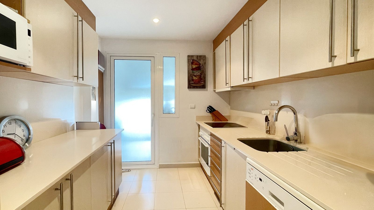 4 Bed Apartment for sale in Nueva Andalucía Costa Del Sol, Málaga, Spain