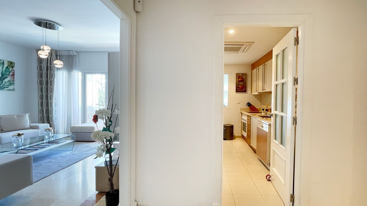 4 Bed Apartment for sale in Nueva Andalucía Costa Del Sol, Málaga, Spain
