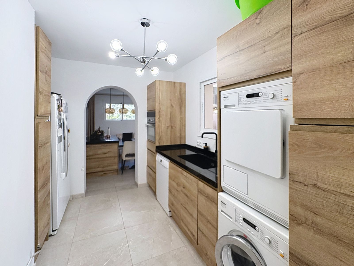Se vende Villa - Chalet de 5 dormitorios en Costa Del Sol, Málaga, España
