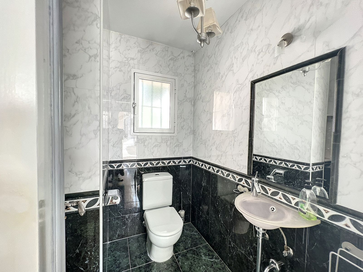 Se vende Villa - Chalet de 5 dormitorios en Costa Del Sol, Málaga, España
