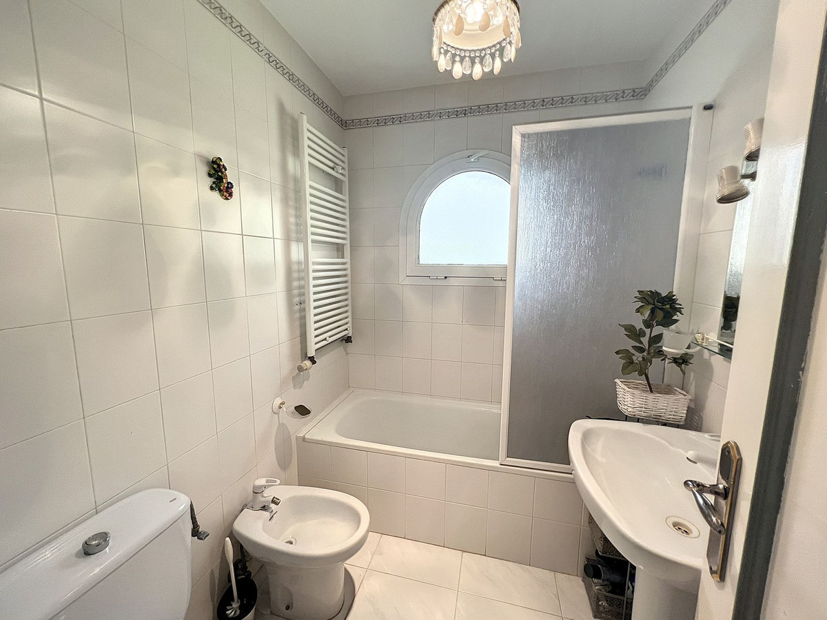 Se vende Villa - Chalet de 5 dormitorios en Costa Del Sol, Málaga, España
