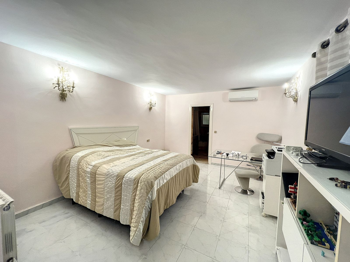 Se vende Villa - Chalet de 5 dormitorios en Costa Del Sol, Málaga, España